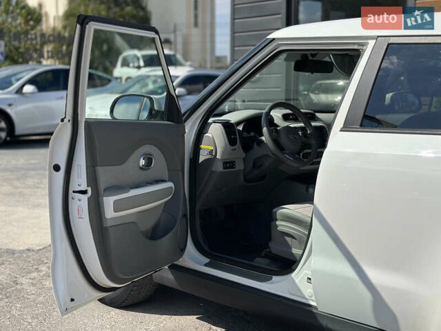 Белый Киа Soul EV, объемом двигателя 0 л и пробегом 150 тыс. км за 6150 $, фото 20 на Automoto.ua