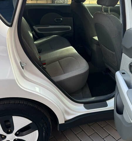 Белый Киа Soul EV, объемом двигателя 0 л и пробегом 126 тыс. км за 6300 $, фото 15 на Automoto.ua