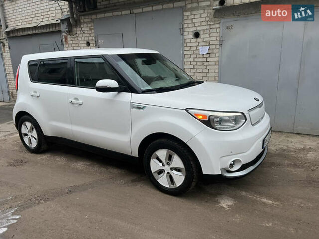 Белый Киа Soul EV, объемом двигателя 0 л и пробегом 102 тыс. км за 5300 $, фото 1 на Automoto.ua