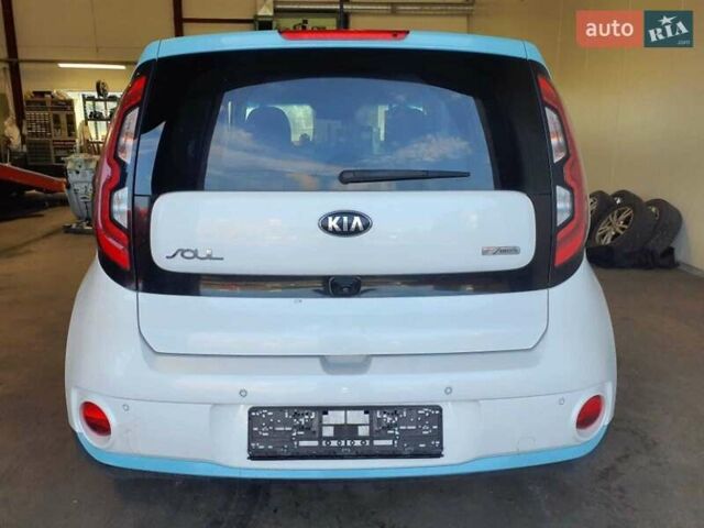 Кіа Soul EV 2015 у Києві на Automoto.ua Білий Кіа Soul EV, об'ємом двигуна 0 л та пробігом 91 тис. км за 6700 $, фото 8 на Automoto.ua