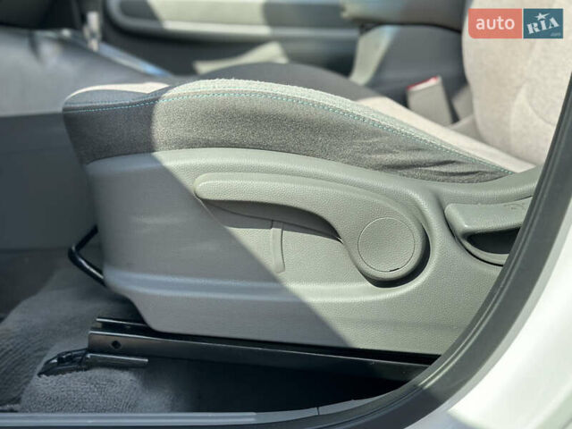 Белый Киа Soul EV, объемом двигателя 0 л и пробегом 150 тыс. км за 6150 $, фото 24 на Automoto.ua