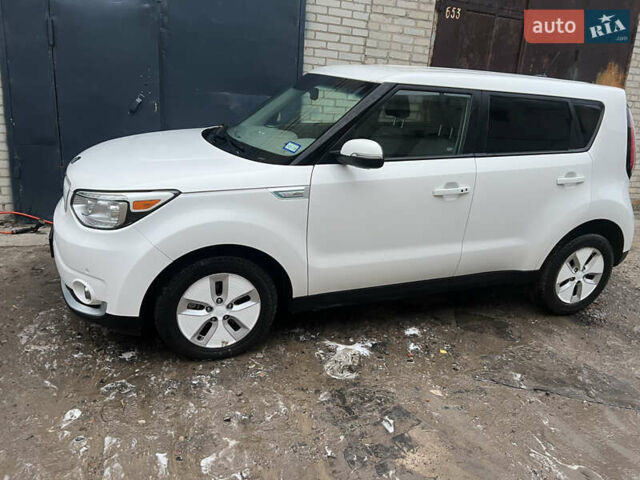 Белый Киа Soul EV, объемом двигателя 0 л и пробегом 102 тыс. км за 5300 $, фото 6 на Automoto.ua