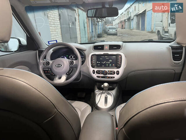 Белый Киа Soul EV, объемом двигателя 0 л и пробегом 102 тыс. км за 5300 $, фото 14 на Automoto.ua