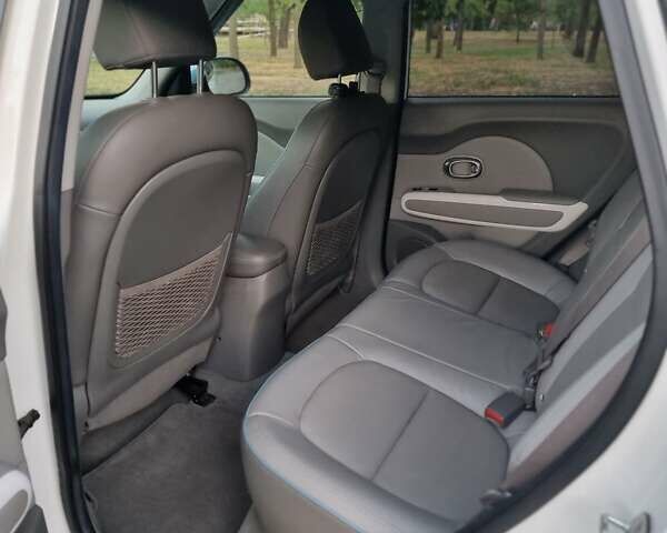 Белый Киа Soul EV, объемом двигателя 0 л и пробегом 111 тыс. км за 7500 $, фото 13 на Automoto.ua