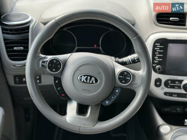 Белый Киа Soul EV, объемом двигателя 0 л и пробегом 150 тыс. км за 6150 $, фото 33 на Automoto.ua