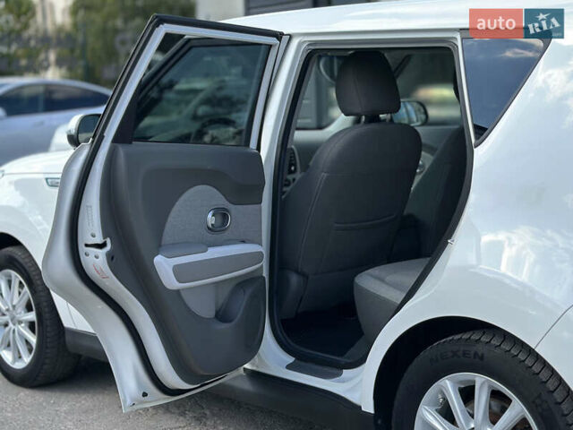 Белый Киа Soul EV, объемом двигателя 0 л и пробегом 150 тыс. км за 6150 $, фото 44 на Automoto.ua