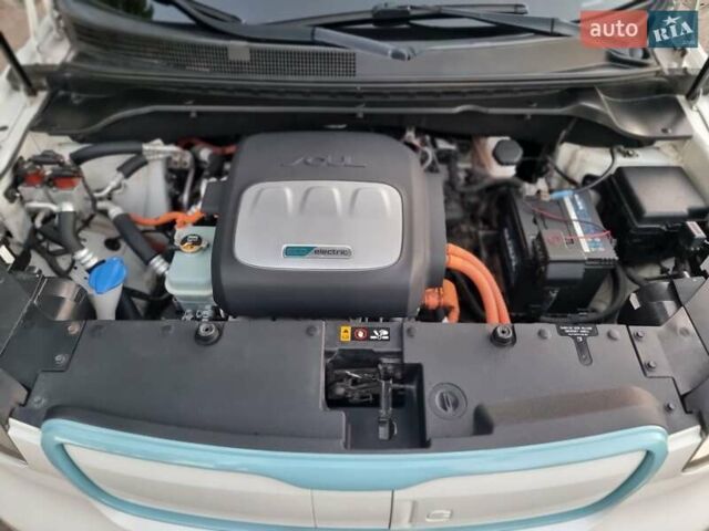 Белый Киа Soul EV, объемом двигателя 0 л и пробегом 111 тыс. км за 7500 $, фото 22 на Automoto.ua