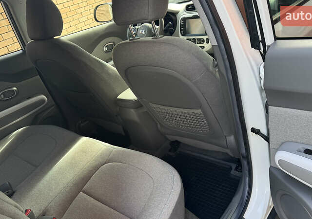 Белый Киа Soul EV, объемом двигателя 0 л и пробегом 126 тыс. км за 6300 $, фото 17 на Automoto.ua
