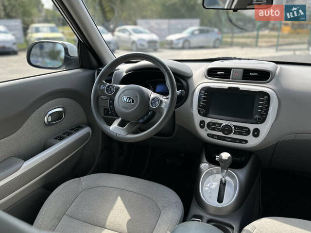 Белый Киа Soul EV, объемом двигателя 0 л и пробегом 150 тыс. км за 6150 $, фото 31 на Automoto.ua