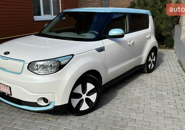 Белый Киа Soul EV, объемом двигателя 0 л и пробегом 126 тыс. км за 6300 $, фото 3 на Automoto.ua