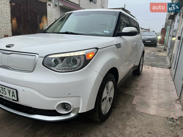 Белый Киа Soul EV, объемом двигателя 0 л и пробегом 102 тыс. км за 5300 $, фото 5 на Automoto.ua