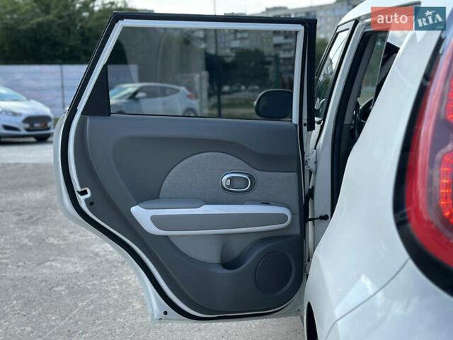 Белый Киа Soul EV, объемом двигателя 0 л и пробегом 150 тыс. км за 6150 $, фото 45 на Automoto.ua