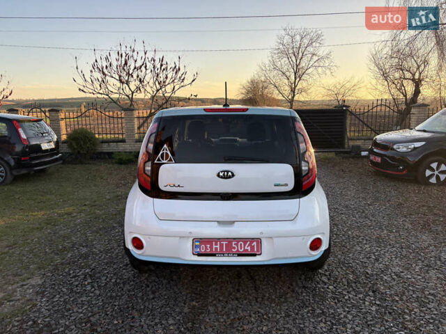 Білий Кіа Soul EV, об'ємом двигуна 0 л та пробігом 151 тис. км за 5900 $, фото 6 на Automoto.ua