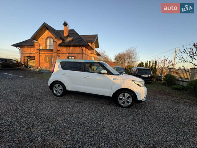 Білий Кіа Soul EV, об'ємом двигуна 0 л та пробігом 151 тис. км за 5900 $, фото 11 на Automoto.ua