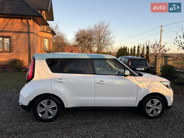 Білий Кіа Soul EV, об'ємом двигуна 0 л та пробігом 151 тис. км за 5900 $, фото 4 на Automoto.ua