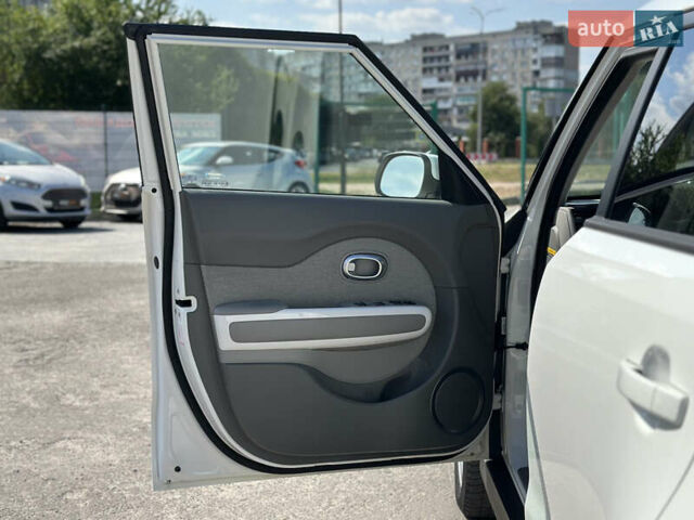 Белый Киа Soul EV, объемом двигателя 0 л и пробегом 150 тыс. км за 6150 $, фото 21 на Automoto.ua