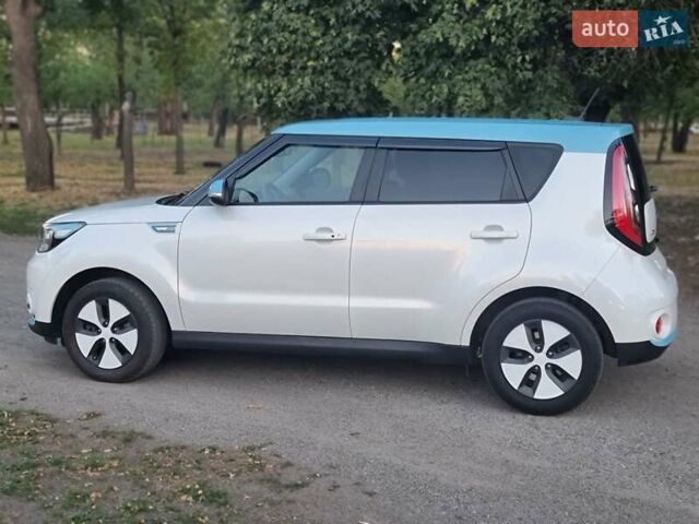 Белый Киа Soul EV, объемом двигателя 0 л и пробегом 111 тыс. км за 7500 $, фото 8 на Automoto.ua