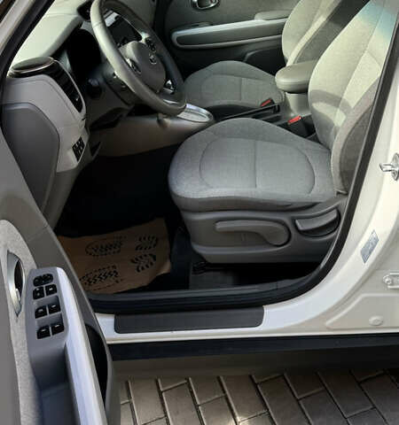 Белый Киа Soul EV, объемом двигателя 0 л и пробегом 126 тыс. км за 6300 $, фото 23 на Automoto.ua