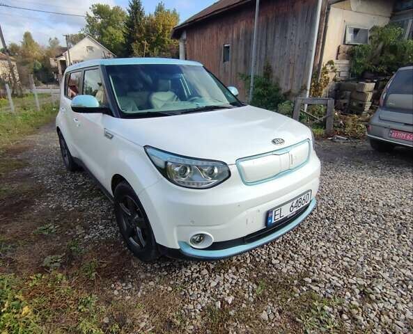 Кіа Soul EV 2015 у Івано-Франківську на Automoto.ua Білий Кіа Soul EV, об'ємом двигуна 0 л та пробігом 122 тис. км за 5800 $, фото 8 на Automoto.ua