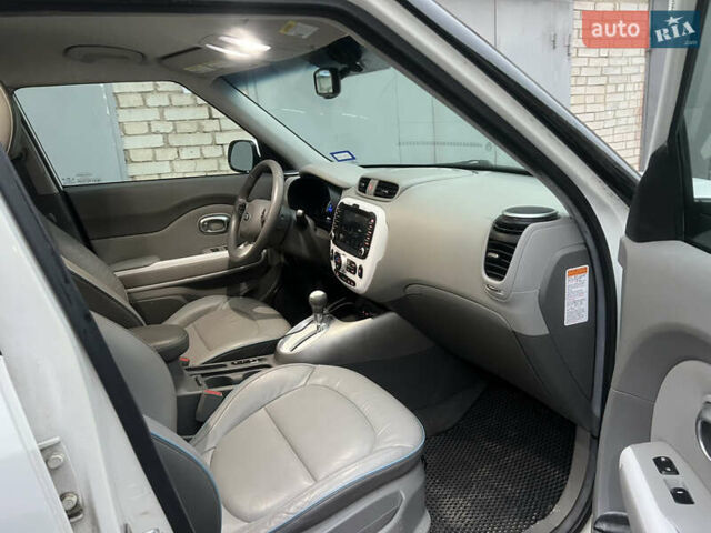 Белый Киа Soul EV, объемом двигателя 0 л и пробегом 102 тыс. км за 5300 $, фото 16 на Automoto.ua