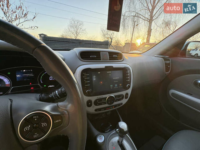 Білий Кіа Soul EV, об'ємом двигуна 0 л та пробігом 151 тис. км за 5900 $, фото 21 на Automoto.ua