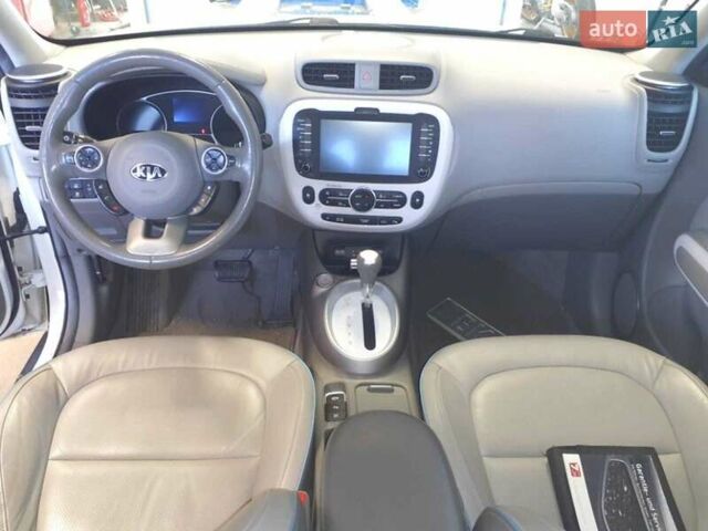 Кіа Soul EV 2015 у Києві на Automoto.ua Білий Кіа Soul EV, об'ємом двигуна 0 л та пробігом 91 тис. км за 6700 $, фото 1 на Automoto.ua