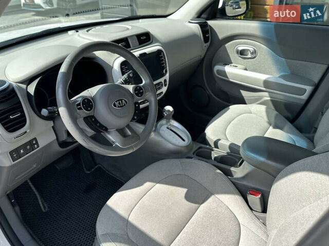 Белый Киа Soul EV, объемом двигателя 0 л и пробегом 150 тыс. км за 6150 $, фото 28 на Automoto.ua