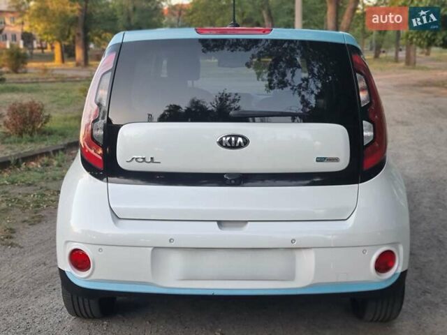 Белый Киа Soul EV, объемом двигателя 0 л и пробегом 111 тыс. км за 7500 $, фото 9 на Automoto.ua