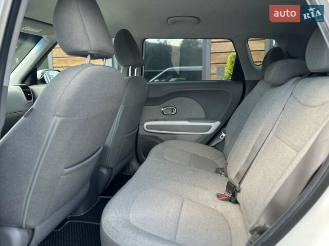 Белый Киа Soul EV, объемом двигателя 0 л и пробегом 150 тыс. км за 6150 $, фото 47 на Automoto.ua