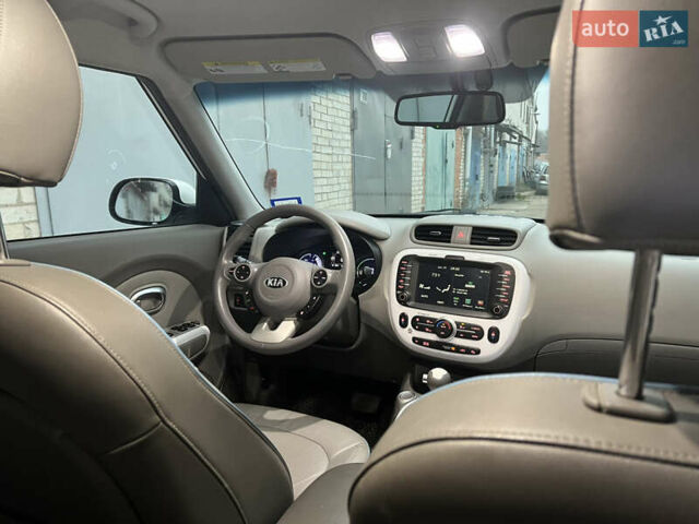 Белый Киа Soul EV, объемом двигателя 0 л и пробегом 102 тыс. км за 5300 $, фото 15 на Automoto.ua