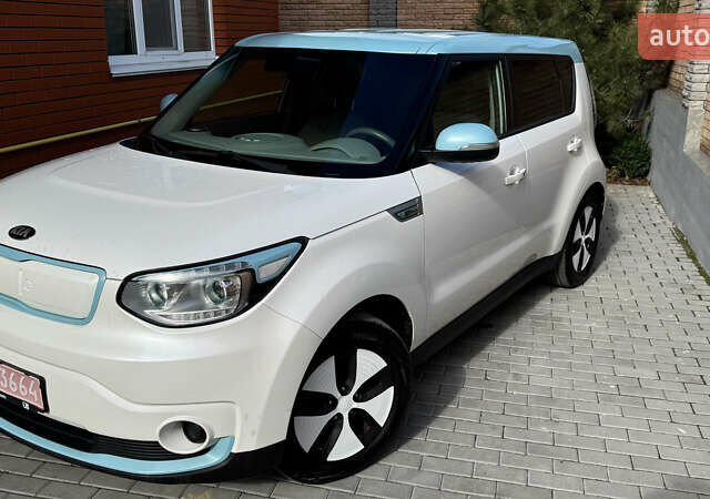 Белый Киа Soul EV, объемом двигателя 0 л и пробегом 126 тыс. км за 6300 $, фото 7 на Automoto.ua