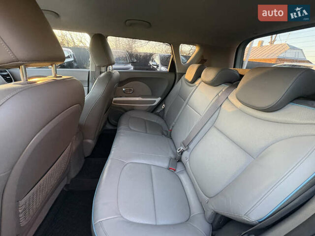 Білий Кіа Soul EV, об'ємом двигуна 0 л та пробігом 151 тис. км за 5900 $, фото 19 на Automoto.ua