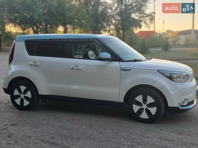 Белый Киа Soul EV, объемом двигателя 0 л и пробегом 111 тыс. км за 7500 $, фото 1 на Automoto.ua