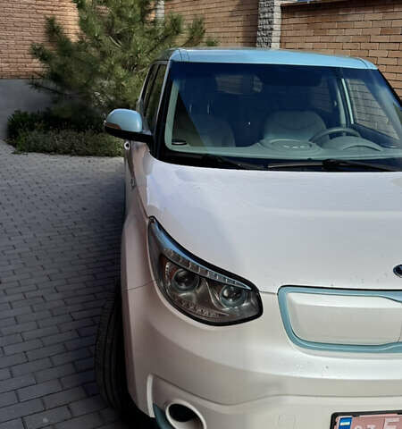 Белый Киа Soul EV, объемом двигателя 0 л и пробегом 126 тыс. км за 6300 $, фото 8 на Automoto.ua