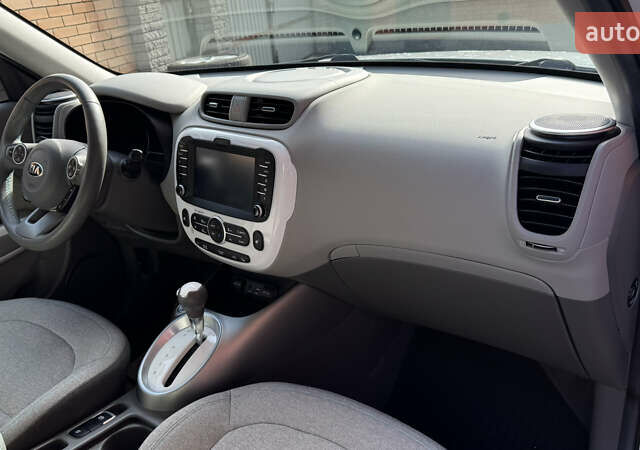 Белый Киа Soul EV, объемом двигателя 0 л и пробегом 126 тыс. км за 6300 $, фото 20 на Automoto.ua