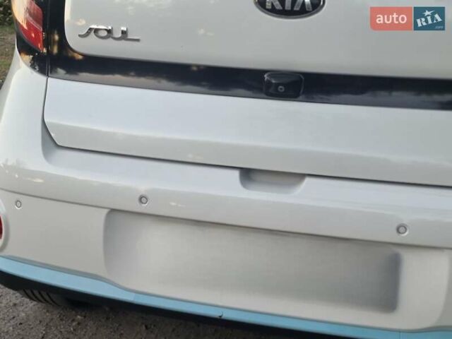 Белый Киа Soul EV, объемом двигателя 0 л и пробегом 111 тыс. км за 7500 $, фото 3 на Automoto.ua