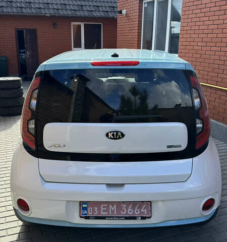 Белый Киа Soul EV, объемом двигателя 0 л и пробегом 126 тыс. км за 6300 $, фото 11 на Automoto.ua
