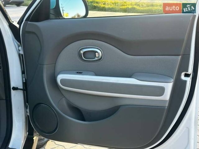 Білий Кіа Soul EV, об'ємом двигуна 0 л та пробігом 169 тис. км за 5600 $, фото 34 на Automoto.ua