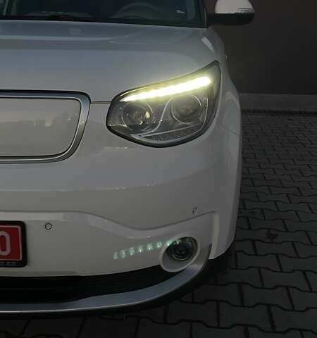 Білий Кіа Soul EV, об'ємом двигуна 0 л та пробігом 109 тис. км за 7399 $, фото 9 на Automoto.ua