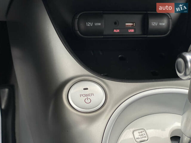 Кіа Soul EV 2016 у Луцьку на Automoto.ua Білий Кіа Soul EV, об'ємом двигуна 0 л та пробігом 116 тис. км за 7800 $, фото 35 на Automoto.ua