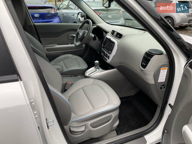 Кіа Soul EV 2016 у Луцьку на Automoto.ua Білий Кіа Soul EV, об'ємом двигуна 0 л та пробігом 116 тис. км за 7800 $, фото 56 на Automoto.ua