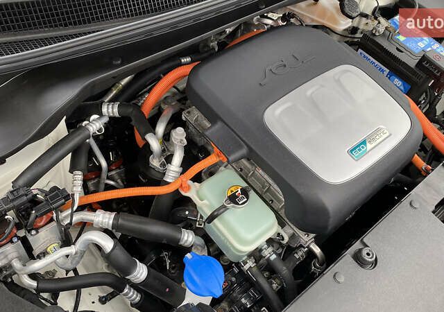 Кіа Soul EV 2016 у Луцьку на Automoto.ua Білий Кіа Soul EV, об'ємом двигуна 0 л та пробігом 116 тис. км за 7800 $, фото 80 на Automoto.ua