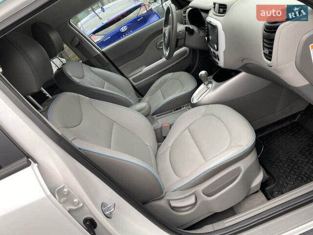 Кіа Soul EV 2016 у Луцьку на Automoto.ua Білий Кіа Soul EV, об'ємом двигуна 0 л та пробігом 116 тис. км за 7800 $, фото 59 на Automoto.ua