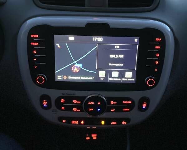 Білий Кіа Soul EV, об'ємом двигуна 0 л та пробігом 109 тис. км за 7399 $, фото 23 на Automoto.ua
