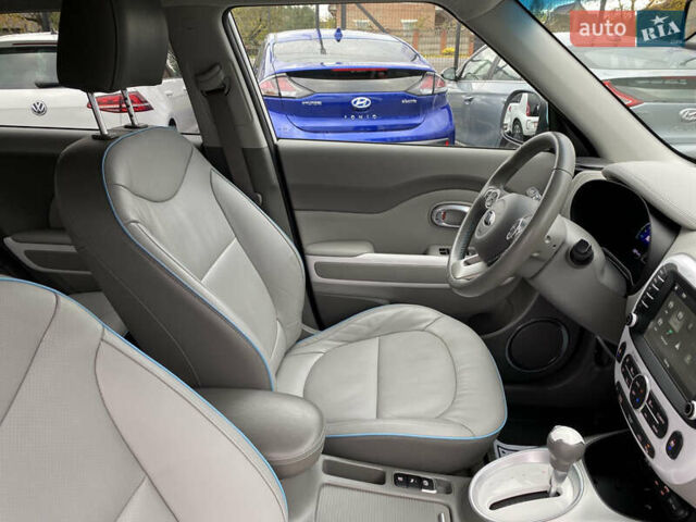 Кіа Soul EV 2016 у Луцьку на Automoto.ua Білий Кіа Soul EV, об'ємом двигуна 0 л та пробігом 116 тис. км за 7800 $, фото 57 на Automoto.ua