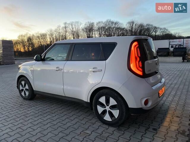 Білий Кіа Soul EV, об'ємом двигуна 0 л та пробігом 109 тис. км за 7399 $, фото 5 на Automoto.ua