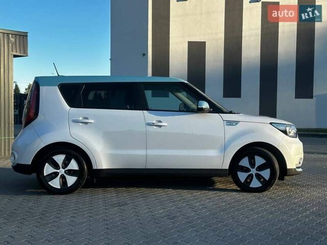Білий Кіа Soul EV, об'ємом двигуна 0 л та пробігом 169 тис. км за 5600 $, фото 11 на Automoto.ua