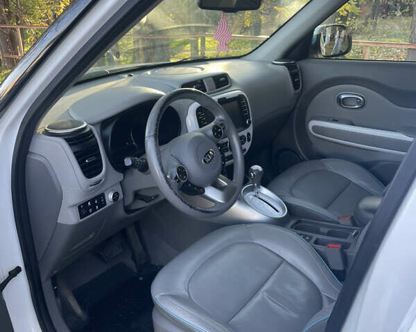 Белый Киа Soul EV, объемом двигателя 0 л и пробегом 193 тыс. км за 8000 $, фото 4 на Automoto.ua