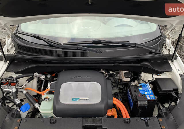 Кіа Soul EV 2016 у Луцьку на Automoto.ua Білий Кіа Soul EV, об'ємом двигуна 0 л та пробігом 116 тис. км за 7800 $, фото 79 на Automoto.ua