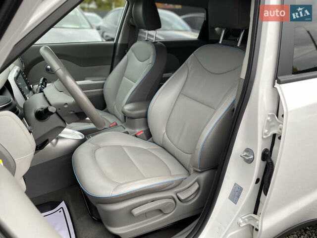 Кіа Soul EV 2016 у Луцьку на Automoto.ua Білий Кіа Soul EV, об'ємом двигуна 0 л та пробігом 116 тис. км за 7800 $, фото 46 на Automoto.ua